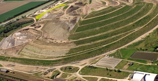 Begrünung Halde Friedrichshall, Bild K+S Begrünung Halde Friedrichshall, Bild K+S © Stadt Sehnde