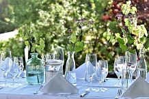 Essen, gedeckter Tisch, Gläser, Bild von Pitsch, pixabay.com © Stadt Sehnde